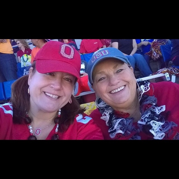 Meet your Posher, Dee - Picture 4 of 5